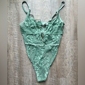 MENTIONABLES Lace Bodysuit